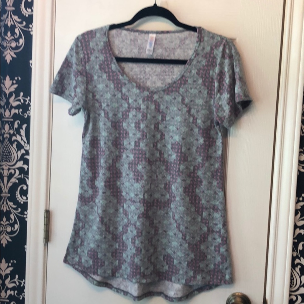 Very gently used LulaRoe Classic T
